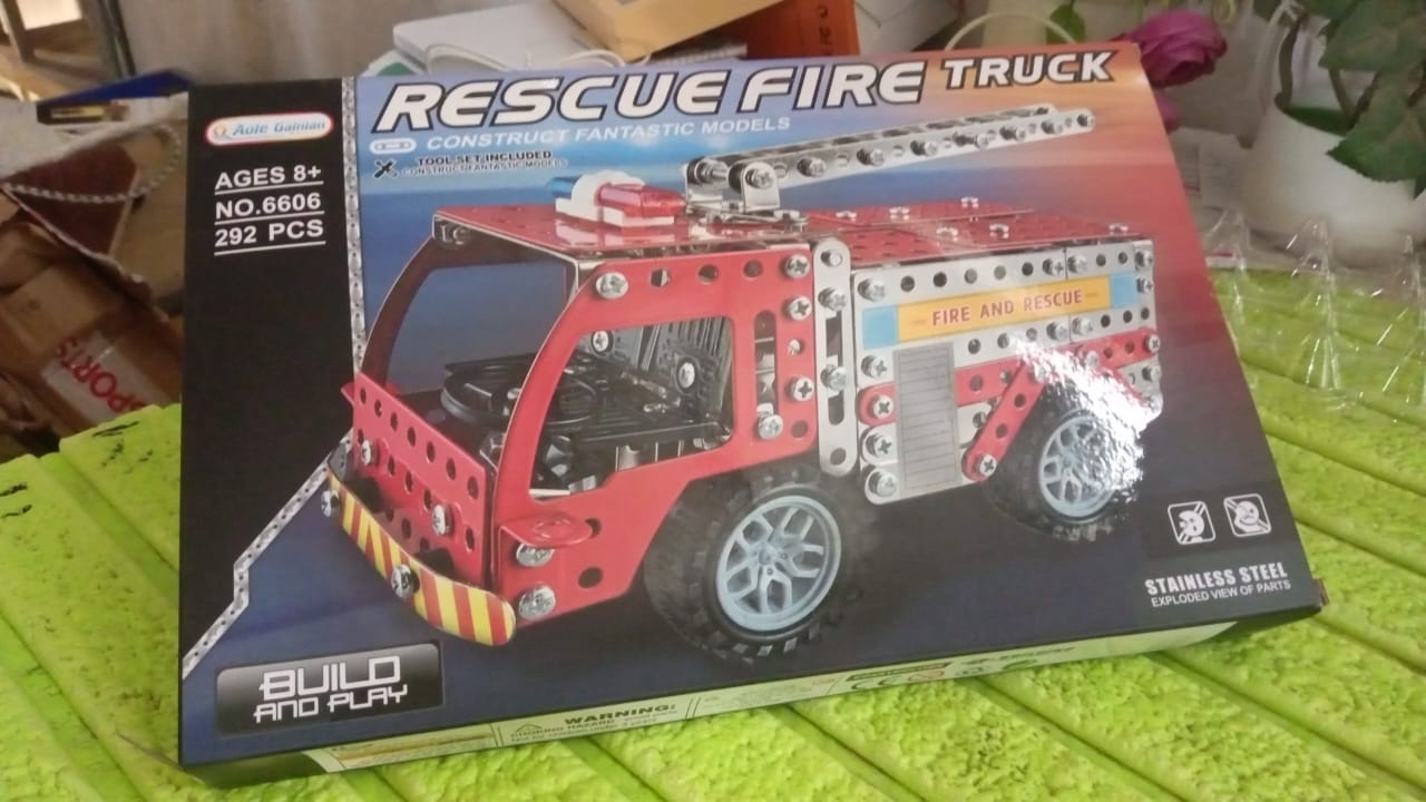 Metal DIY Fire Truck Building Blocks for Kids (Fire Truck / 292pcs of truck tool / 1 Set) Metal DIY Fire Truck Building Blocks for Kids (Fire Truck / 292pcs of truck tool / 1 Set)
